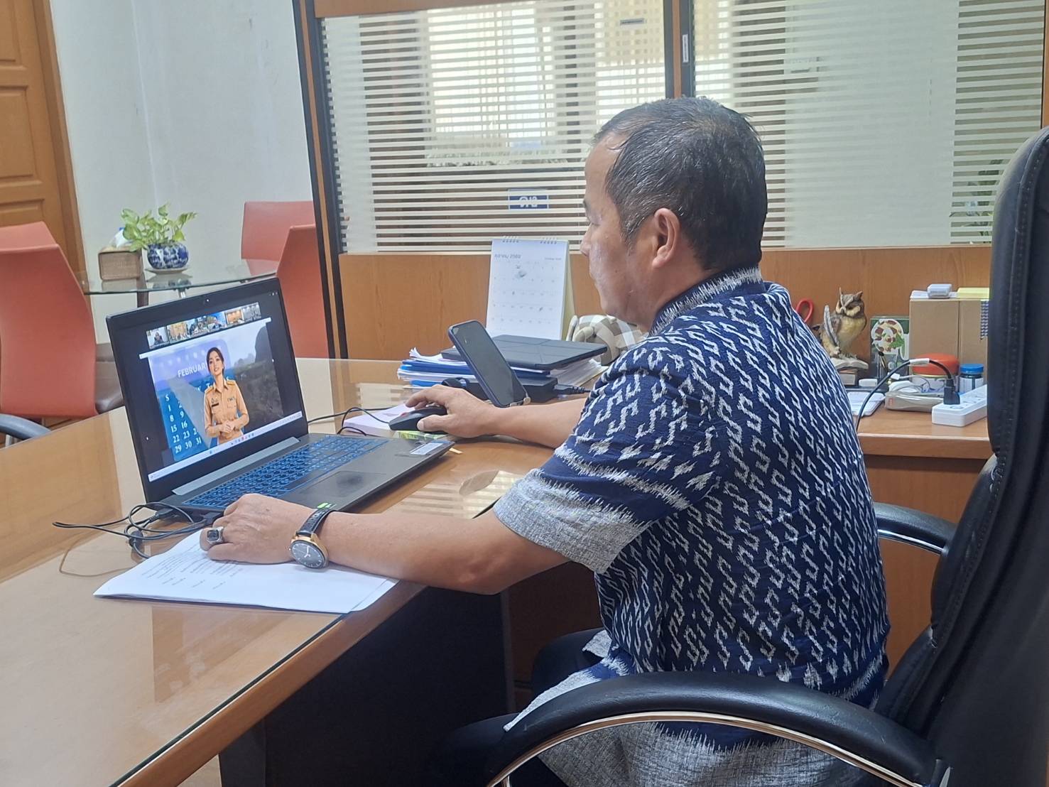 title - ผู้ตรวจราชการ ส.ป.ก. ร่วมประชุมคณะทำงานสรรหาปราชญ์เกษตรของแผ่นดินระดับเขต ประจำปี 2570 เขตตรวจราชการที่ 9 ผ่านระบบประชุมทางไกลออนไลน์ โดย Application Zoom Meeting